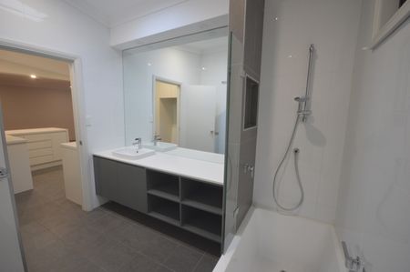 75 STATION STREET, Petersham NSW 2049 - House For Rent | Domain - Photo 4