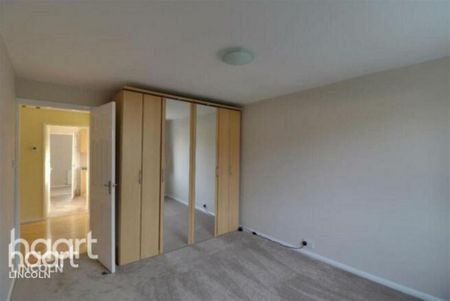 3 bedroom detached bungalow to rent - Photo 4