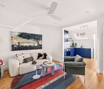Renovated top-floor home / boutique Victorian building - Photo 1