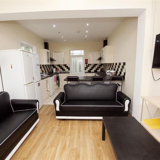 6 bedroom house to rent - Photo 1