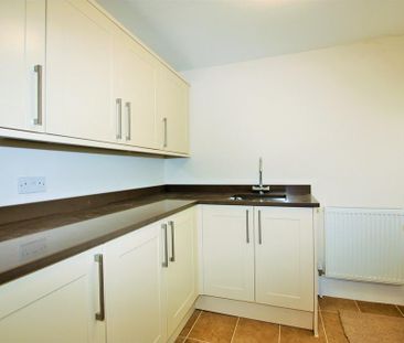 5 bedroom detached house to rent - Photo 3