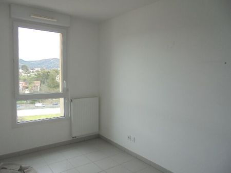 Appartement 4 pièces 82m2 MARSEILLE 12EME 1 290 euros - Photo 2