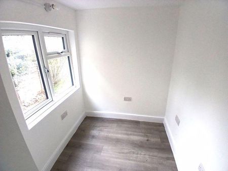 2 bedroom end of terrace house to rent - Photo 5