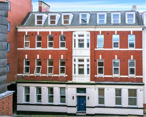 5 bedroom flat to rent - Photo 1