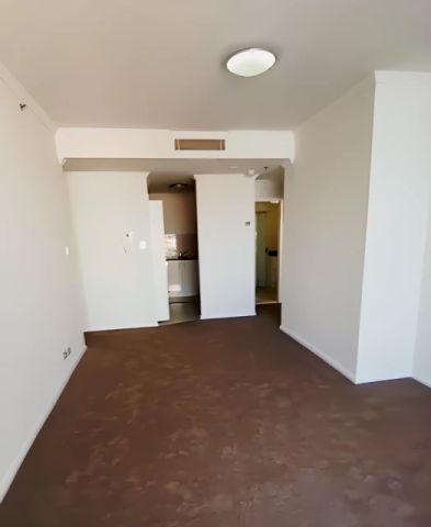 1 bed 1 bath - Photo 2