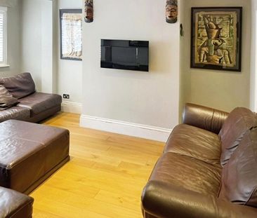 1 bedroom in a house share to rent - Photo 2