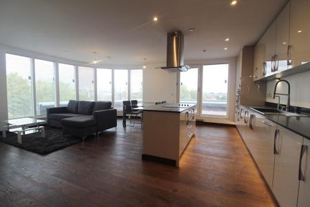 2 bedroom penthouse to rent - Photo 2