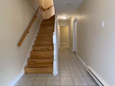 3329 Ashton Lane – 3 BR 1.5 BATH HALIFAX TOWNHOUSE AVAILABLE NOW! - Photo 3