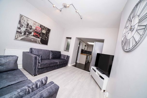 4 Bed Terraced House, Woodhead Road, S2 - Photo 1