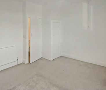 3 bedroom House To Let - Photo 5