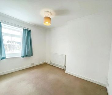 2 bedroom end of terrace house to rent - Photo 2