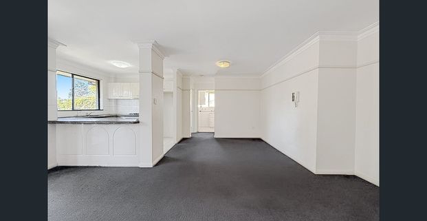 Spacious Two Bedroom Apartment For Lease, In Sought After Location - Photo 1