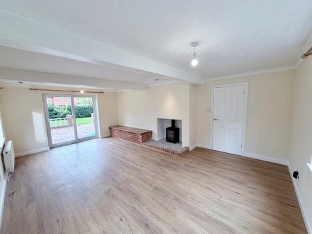 4 bedroom detached house to rent - Photo 2