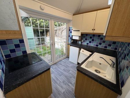 2 bedroom terraced house to rent - Photo 5