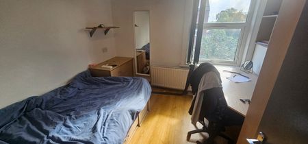 7 Bed - 27 Ashville Road, Hyde Park, Leeds - LS6 1NA - Student - Photo 2