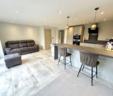 4 bedroom terraced house to rent - Photo 5