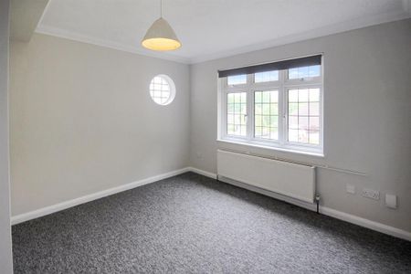 3 bedroom detached bungalow to rent - Photo 4