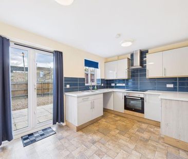 2 bedroom semi-detached house to rent - Photo 4