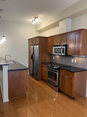 Large Downtown – 2 Bed, 2 Bath, 2 parking! - Photo 1