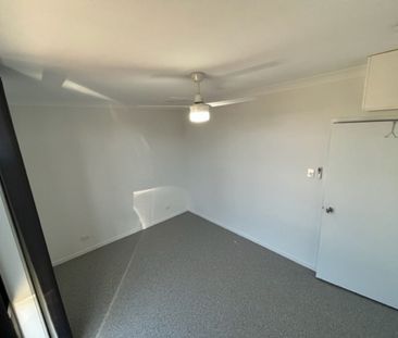 Waterfront 2 Bedroom self contained unit - Photo 2