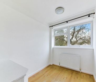 4 Bed Terraced House, Chichele Gardens, CR0 - Photo 5