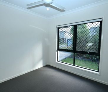 Modern Four Bedroom Springfield Lakes Family Home - Photo 6