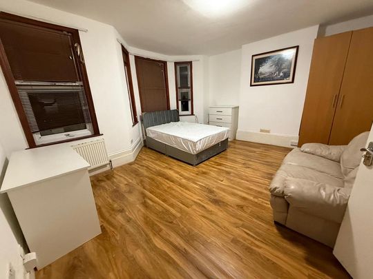 6 bedroom terraced house to rent - Photo 1