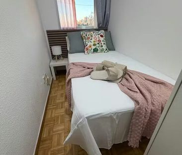 Calle de la Codorniz, Madrid, Community of Madrid 28047 - Photo 6