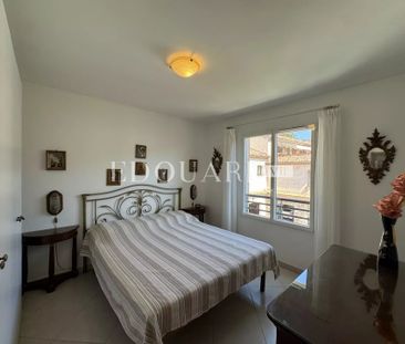 Trois pièces meublé avec terrasse et garage, proche de tous les com... - Photo 5