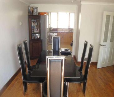 Okehampton Square, Romford, RM3 - Photo 3