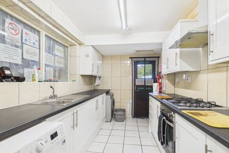 1 bedroom sharedAccommodation in London Road, Berkshire - Photo 5