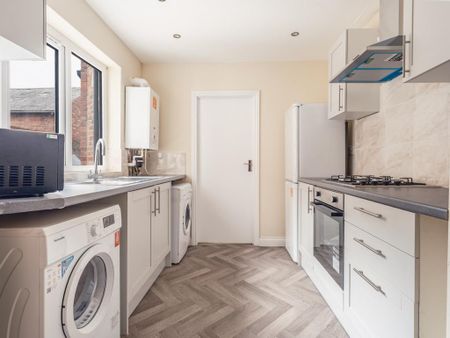 3 bedroom flat to rent - Photo 5