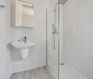 4 bedroom end of terrace house to rent - Photo 1
