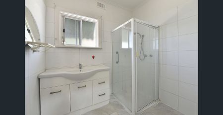 Charming & Classic 2-Bedroom Home with Large Backyard - Photo 4