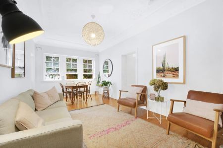 Charming art deco apartment with private access to garden courtyard - Photo 5