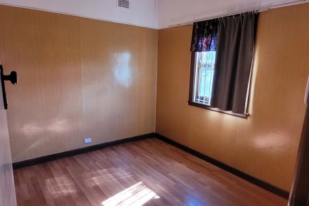 2 Bedroom House - Photo 2