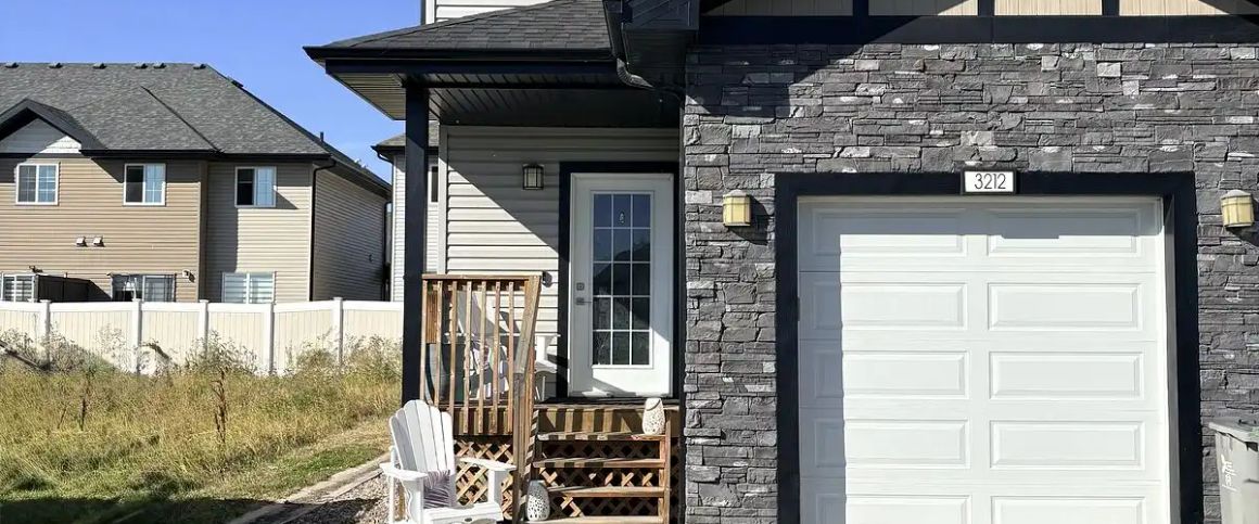 Beautiful 3 bedroom (all with walk in closets) end unit townhouse. — 3 Bedrooms Townhouse - Photo 1