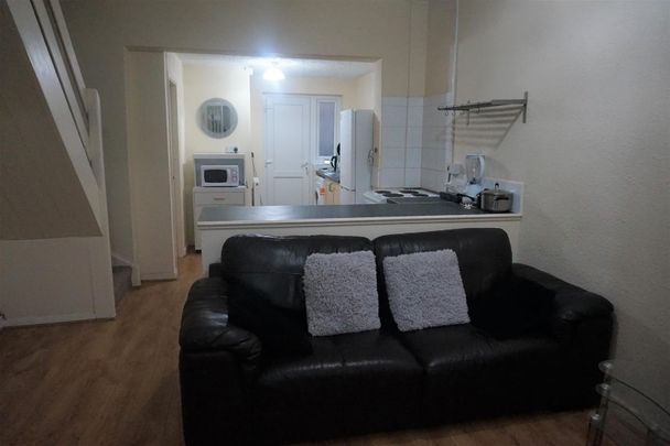 2 Bedroom House To Rent - Photo 1