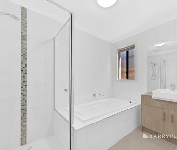 Spacious Family Home in the Heart of Mernda - Photo 3