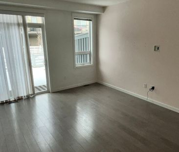 3 bed/2.5 bath Townhouse in Glenmore - Photo 2