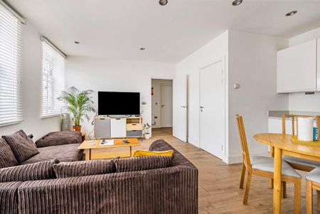 2 bedroom flat to rent - Photo 2