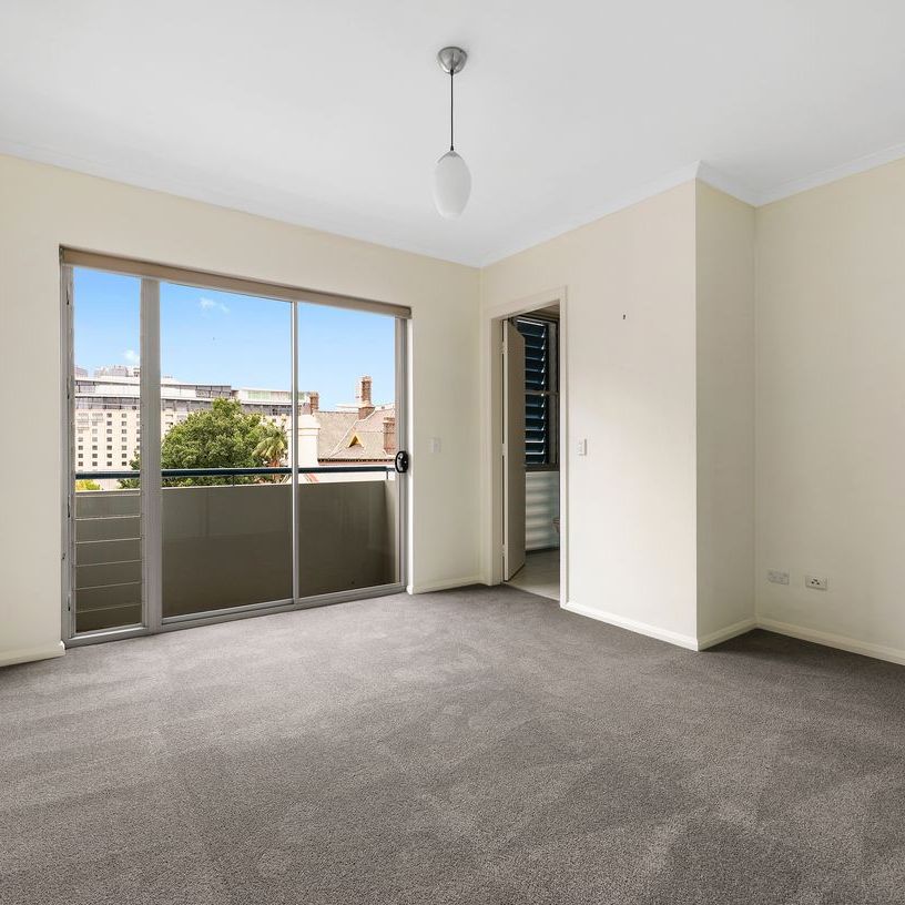 Spacious Townhome in The Heart of Pyrmont - Photo 1