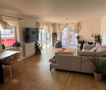 2 Bed Flat, Centenary Plaza, SO19 - Photo 1