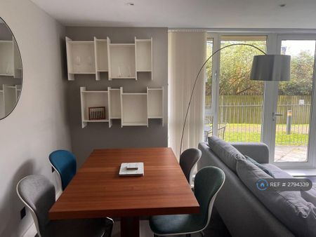 2 bedroom flat to rent - Photo 3