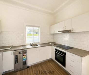 Absolute Waterfront Living in Beautiful Balcolyn - Photo 6