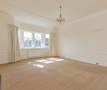 3 bedroom flat to rent - Photo 2