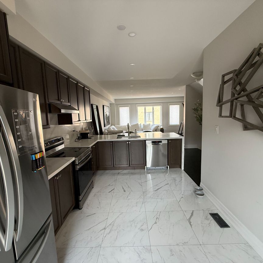 For Lease - 30 Vantage Loop Avenue Unit# MAIN, Newmarket, Ontario - Photo 1