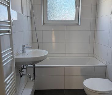 2-Zimmer-Wohnung in Wuppertal mit renoviertem Badezimmer und Lamina... - Foto 2