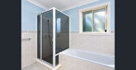 Spacious Family Home with Private Backyard & Double Garage - Photo 4
