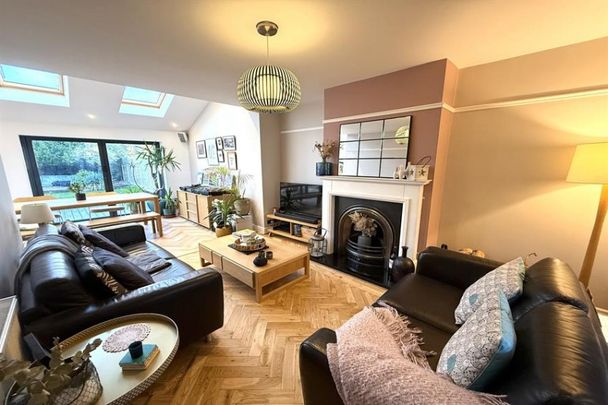 4 Bedroom Semi Detached Available Arranging tenancy - Photo 1